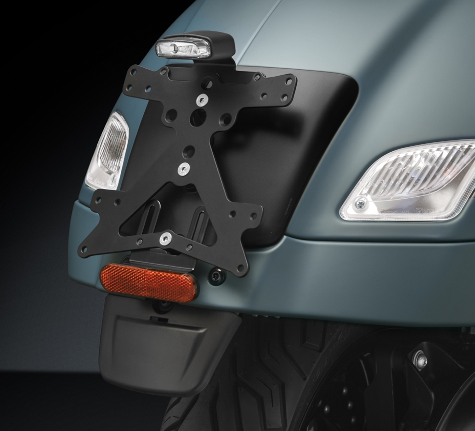 License plate holder rear light RIZOMA for Vespa GTS/GTS Super/GTV/GT 60/GT L 125-300cc 4T LC