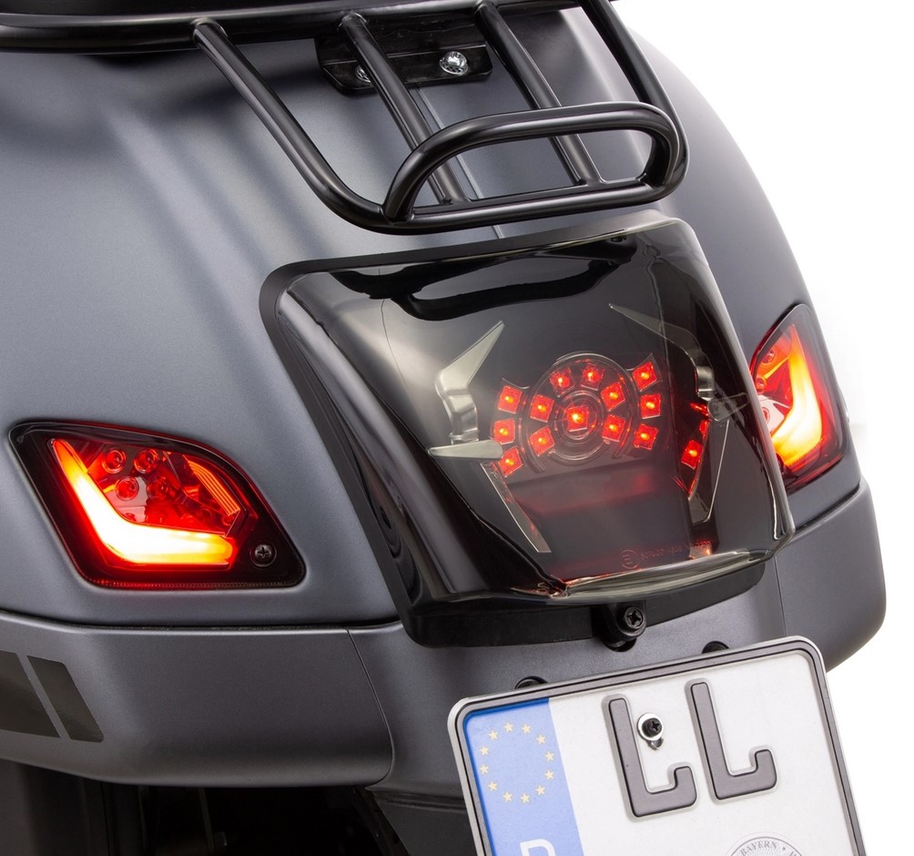 Rear left/right blinker kit for Vespa GTS/GTS Super/GTV 125-300cc ('14-22), tinted