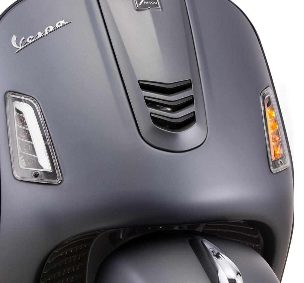 Turn signal kit front left/right for Vespa GTS/GTS Super/GTV/GT 60/GT/GT L ('03-'13), clear