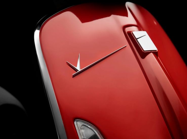 RIZOMA cascade emblem for Vespa, silver
