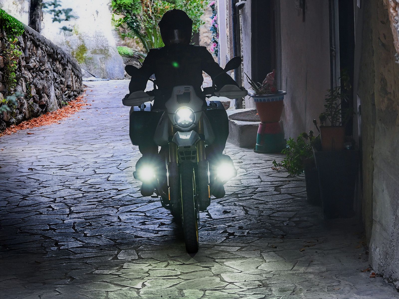 LED auxiliary headlight Nova incl. universal mounting for tube Ø25-32mm Hepco & Becker