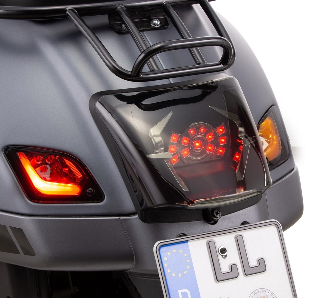 Rear left/right blinker kit for Vespa GTS/GTS Super/GTV 125-300cc ('14-22), tinted
