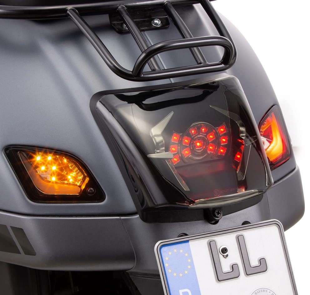 Rear left/right blinker kit for Vespa GTS/GTS Super/GTV 125-300cc ('14-22), tinted