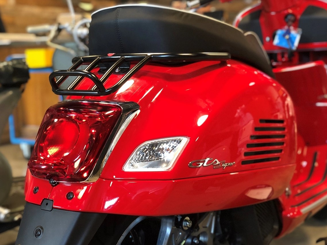 Luggage rack / pillion grab rail rear 70s for Vespa GTS/GTV/GT 125-300cc 4T LC, black glossy