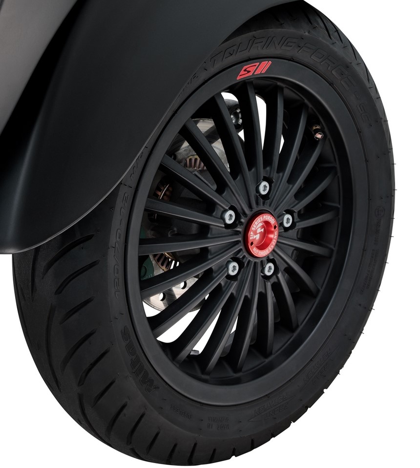 Dust cap 12" rim front for Vespa GTS/GTS Super/GTV/GT 125-300cc, red