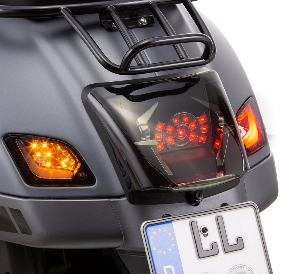 Turn signal kit front & rear for Vespa GTS/GTS Super/GTV/GT 60/GT/GT L ('03-'13), tinted