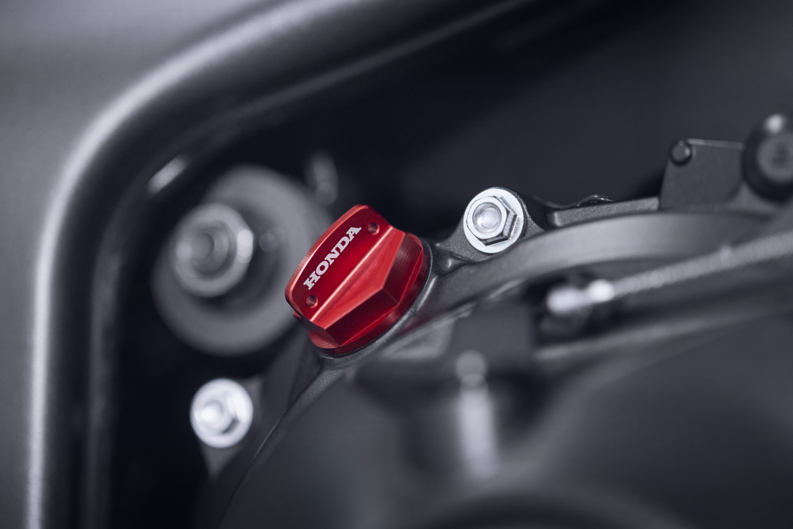 Oil filler cap red for Honda CB 1000 Hornet (25-) / CB 1000 F (26-) Original