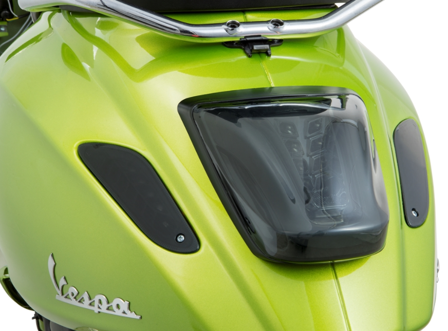Taillight MK II tinted for Vespa Primavera/Sprint 50-150ccm, edge - black glossy