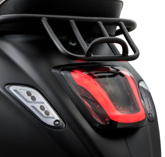 Luggage rack / socius bracket black matt for Vespa Primavera / Sprint 50-150cc 2T/4T AC