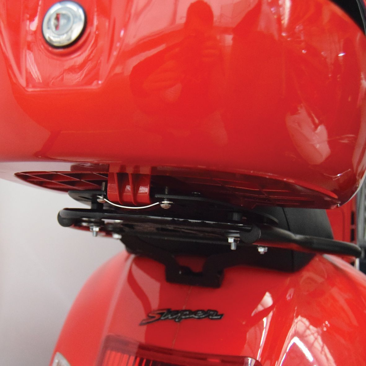 Luggage rack holder for Vespa Sprint and Vespa Primavera - Isotta