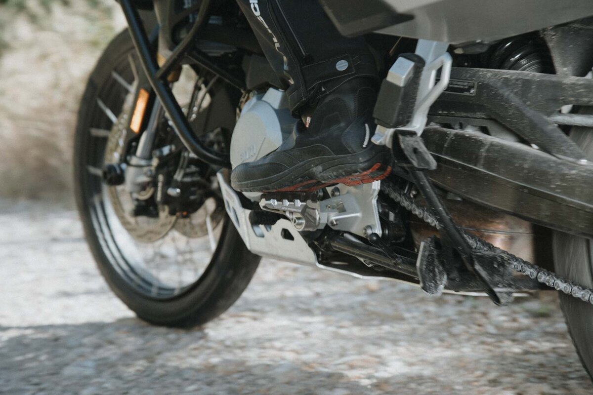 Adjustable footrests EVO, stainless steel, for Aprilia SL 750 Shiver - SW Motech
