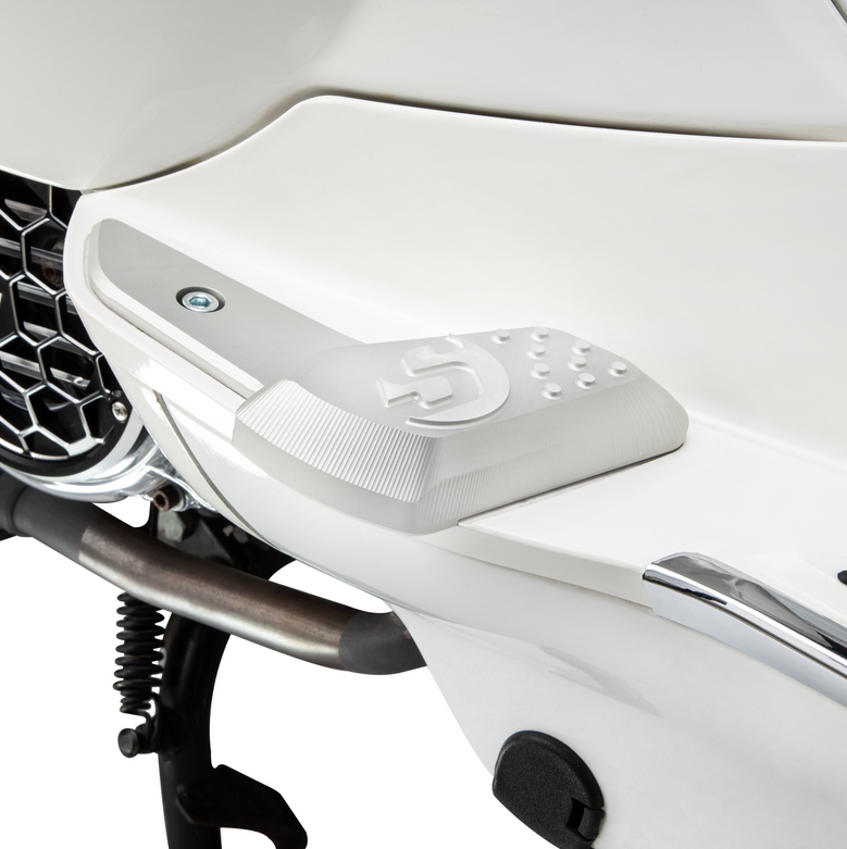 Footrests right and left for Vespa Primavera /Sprint 50-150ccm 2T/4T AC, silver matt
