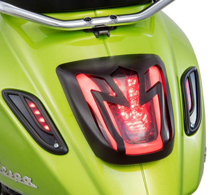 Turn signal grille right/left, rear for Vespa Primavera/Sprint 50-150cc 2T/4T AC, black matt