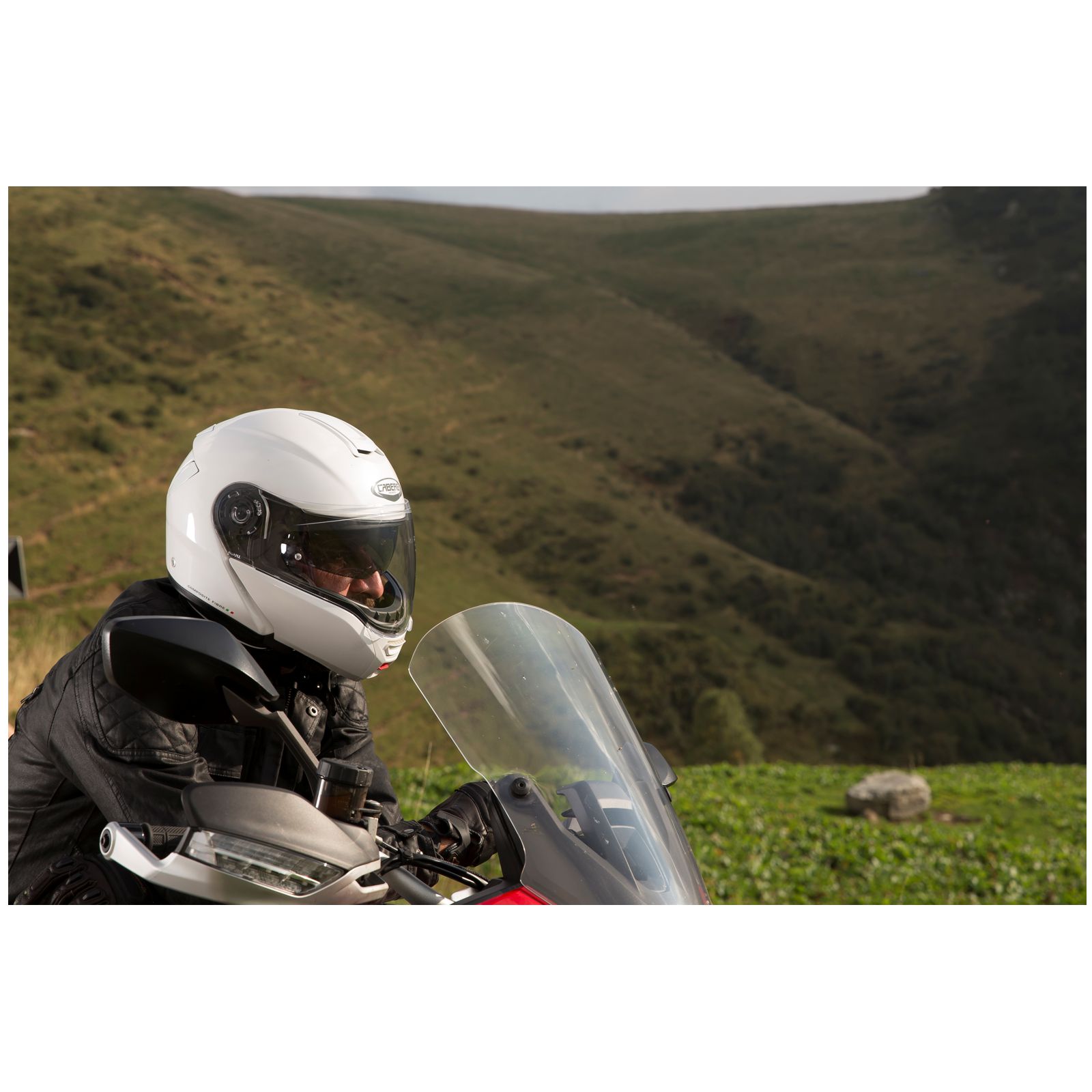 Caberg helmet Levo, white metallic