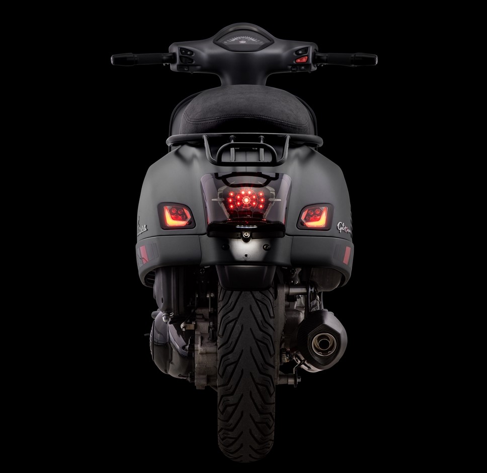 Tail light set for Vespa GTS/GTS Super/GTV 125-300cc ('14-'18), tinted