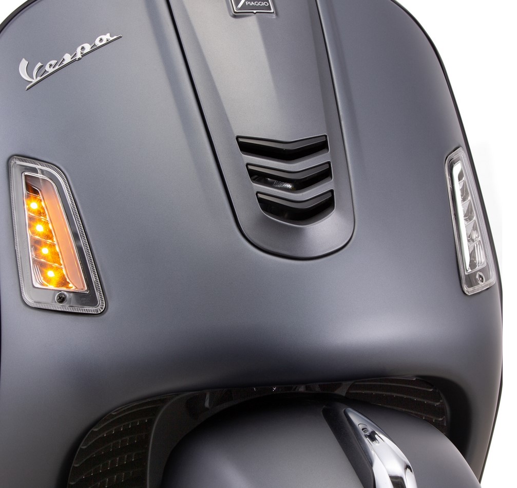 Turn signal kit front left/right for Vespa GTS/GTS Super/GTV/GT 60/GT/GT L ('03-'13), clear