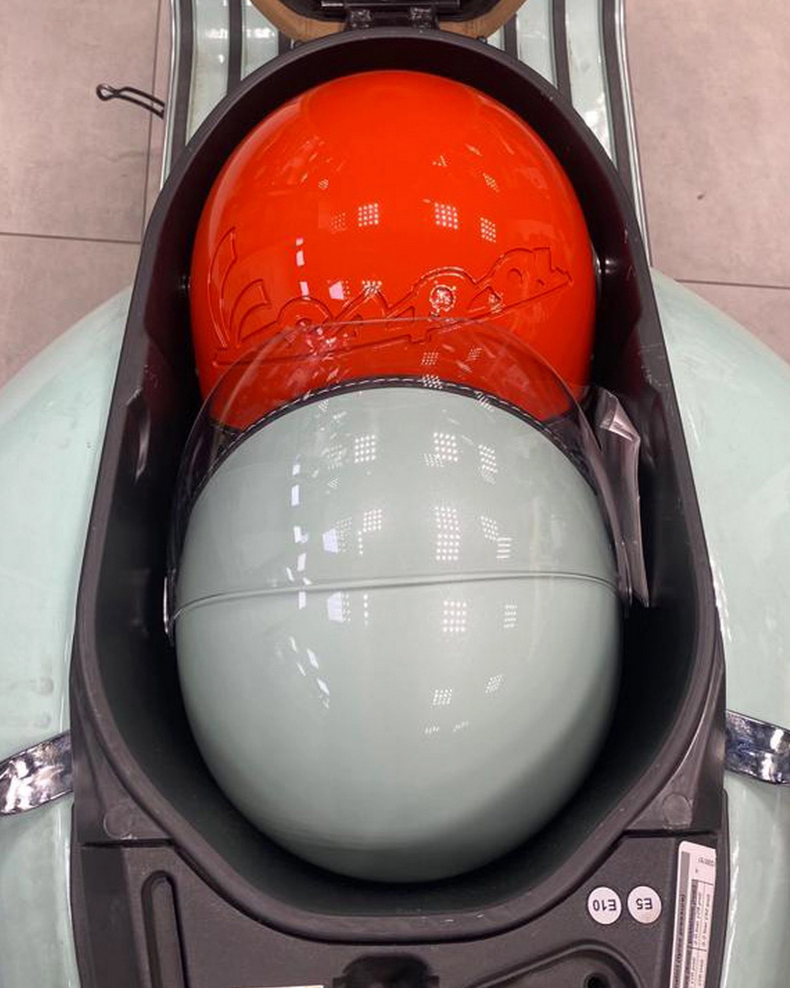 Helmet compartment for up to two helmets for Vespa GTS/GTS Super/GTV 125-300cc ('19-) Big Box