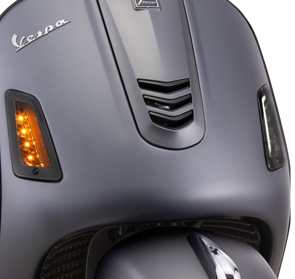 Turn signal kit front left/right for Vespa GTS/GTS Super/GTV/GT 60/GT/GT L ('03-'13), tinted