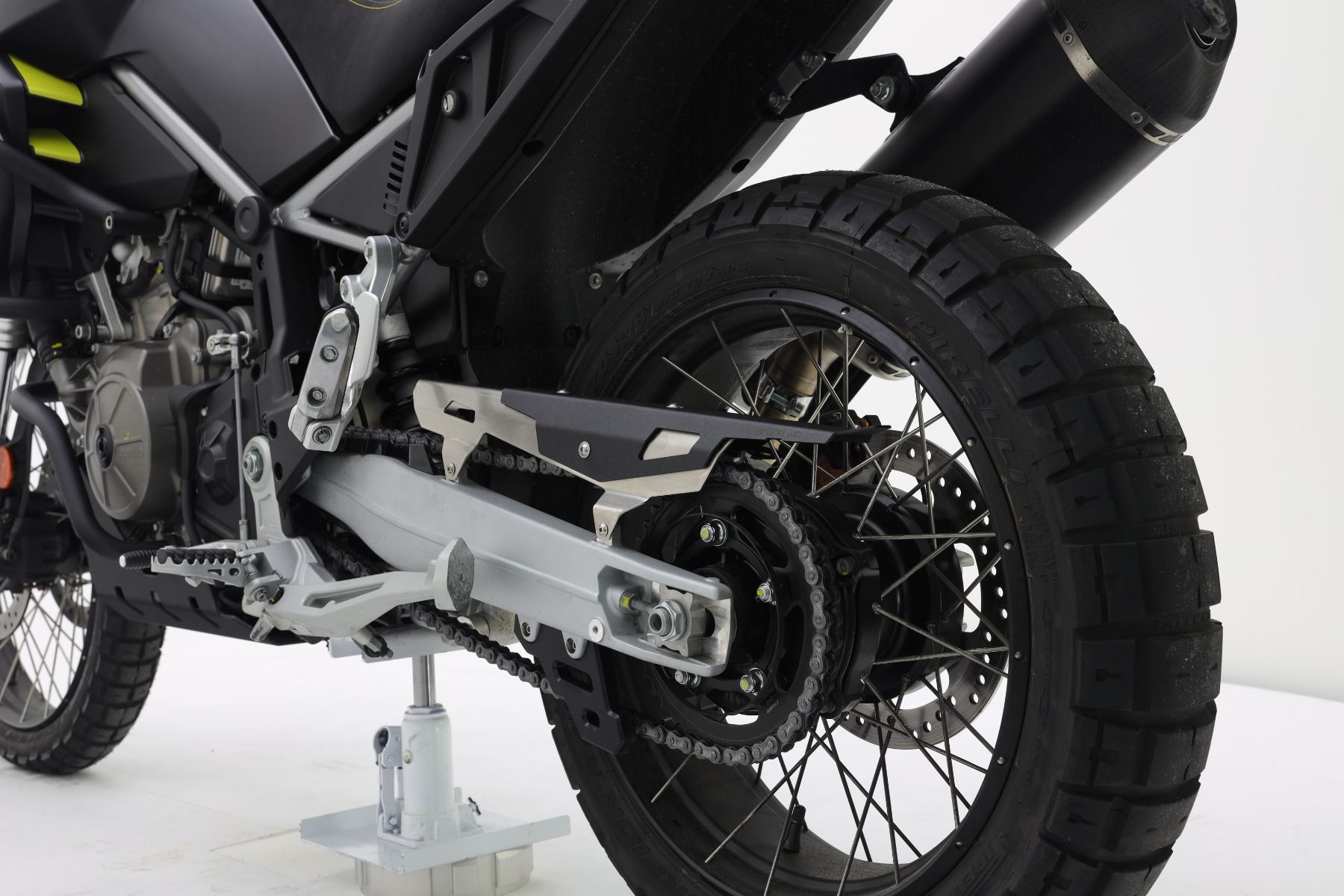 Chain guard black for Aprilia Tuareg 660