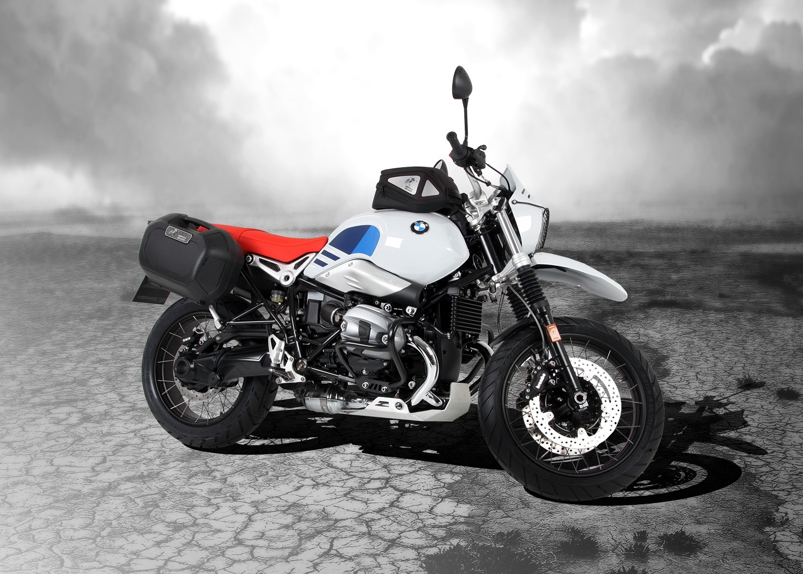 C-Bow side carrier black for BMW R nineT Urban G/S (17-23) Hepco & Becker