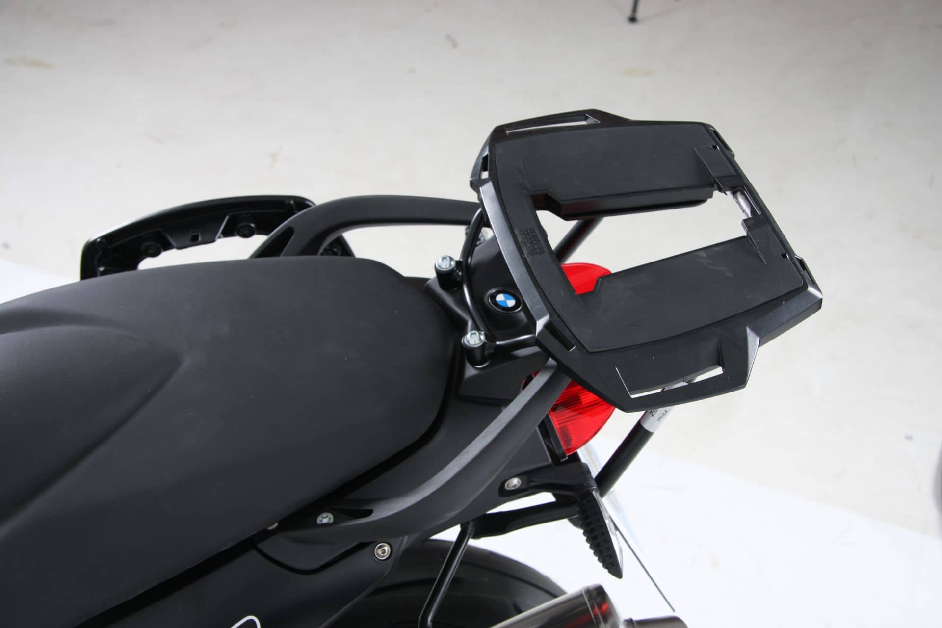 Alurack top case carrier black for BMW F 800 R (15-) Hepco & Becker