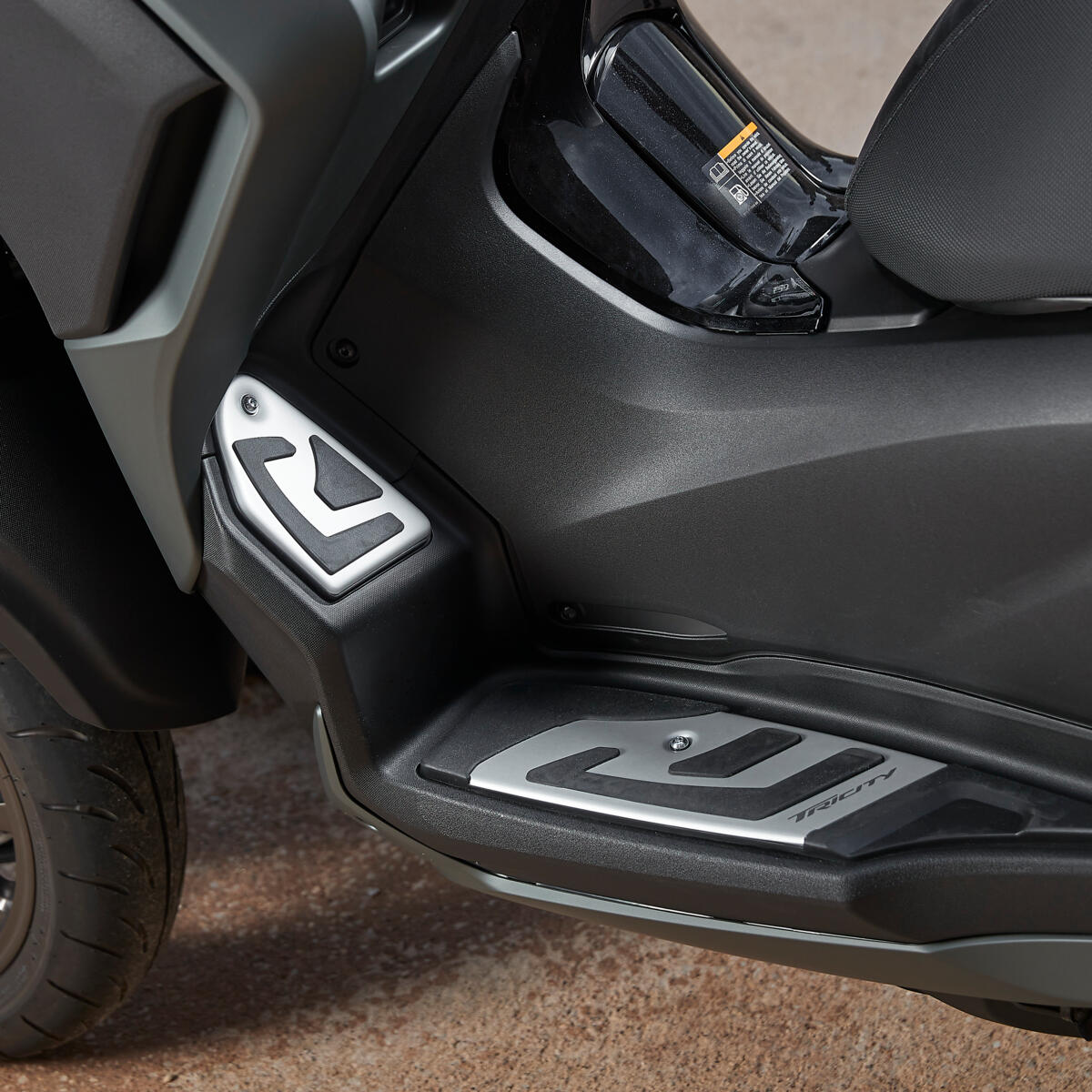 Footboard set for Tricity 300 original Yamaha