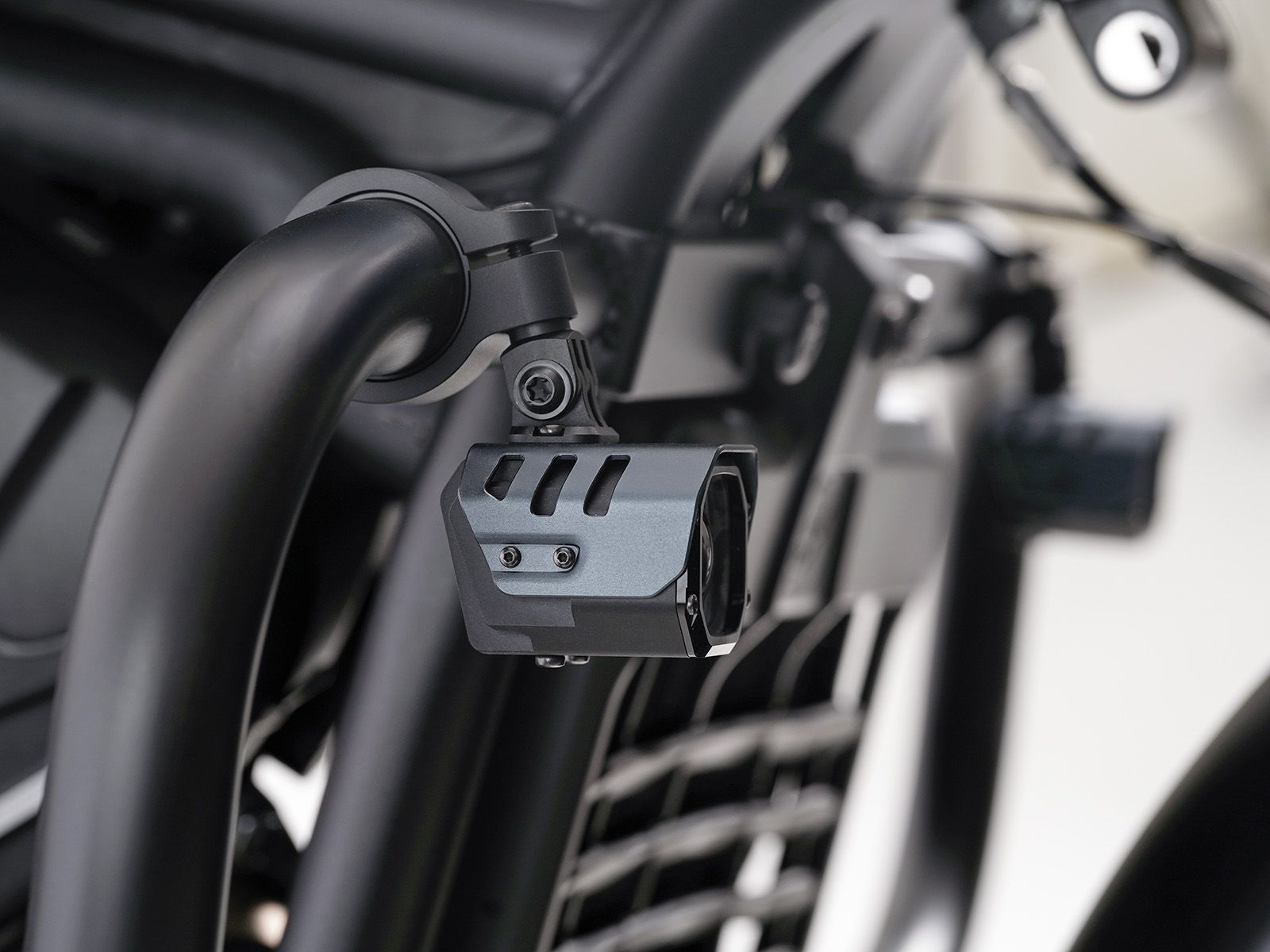 LED auxiliary headlight Nova incl. universal mounting for tube Ø25-32mm Hepco & Becker