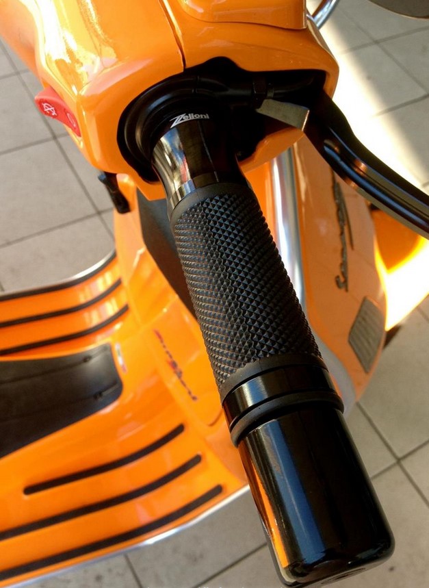 Grips ZELIONI for Vespa GTS/GTS Super/GT/GT L 125-300cc, black
