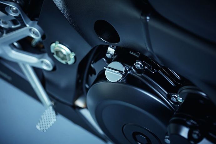 Oil filler neck (chrome) for Suzuki GSX-R1000 BJ. 2007-2008/ 2009-2011/ 2012-2016/ GSX1300R Hayabusa