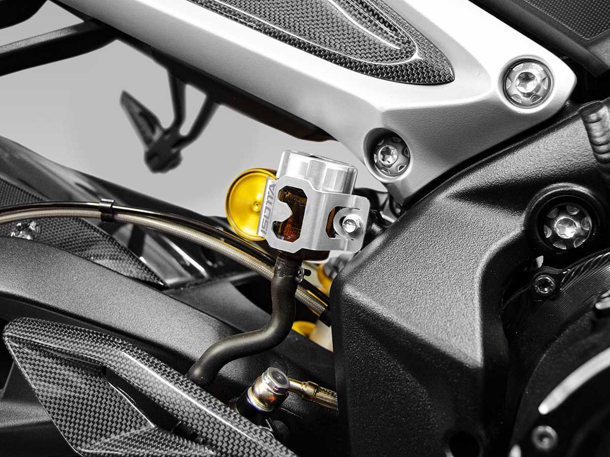 Protection for the rear brake fluid reservoir for Moto Guzzi V100 Mandello S /Stelvio 1000