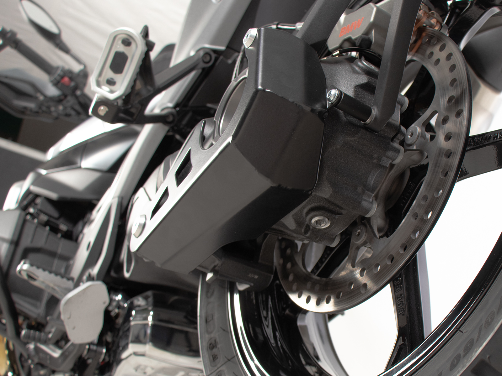 Gimbal protection black for BMW R 1300 GS Adventure (25-) Hepco & Becker