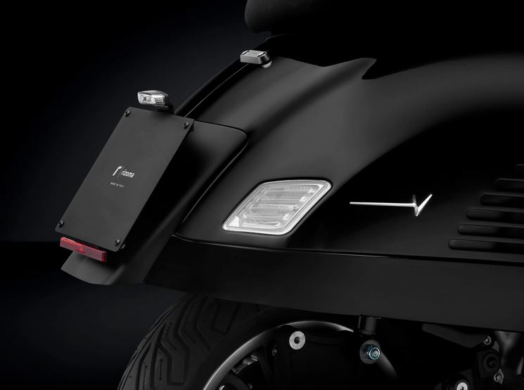 RIZOMA side cover lettering for Vespa GTS/GTS Super/GTV, silver