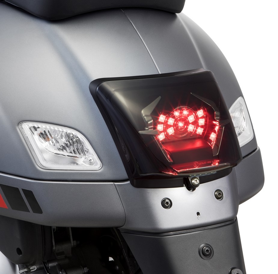 Frame rear light conversion for Vespa GTS/​GTS Super/​GTV 125-300ccm ('14-'18), matt black
