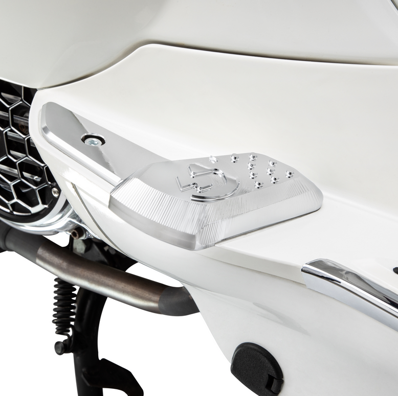 Footrests right and left for Vespa Primavera /Sprint 50-150ccm 2T/4T AC, chrome
